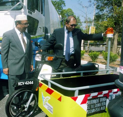 KD07_07022011_CHOR_TRICYCLE