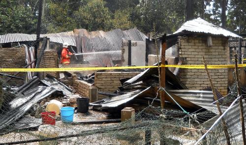 RUMAH TERBAKAR