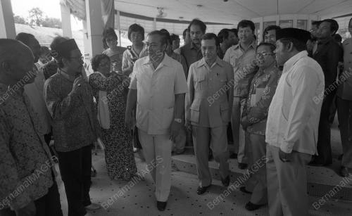 PRESIDEN UMNO BERKEMPEN