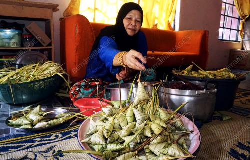 KETUPAT PULUT HITAM PAYA PALAS