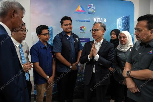 DATUK FAHMI FADZIL