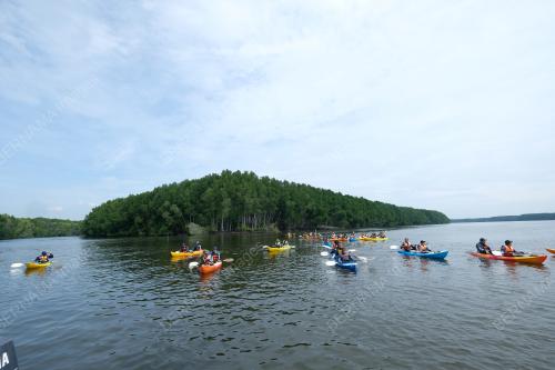 EKSPOLARASI KAYAK SUNGAI MERBOK