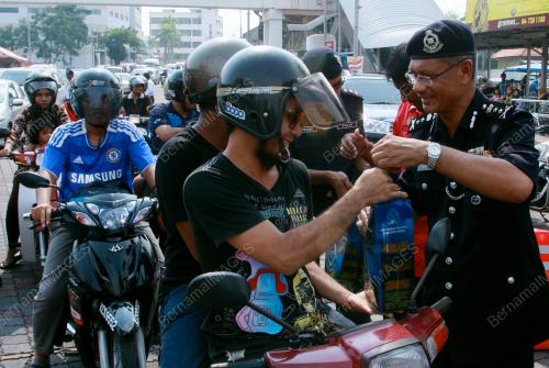 KD07_12082012_POLIS