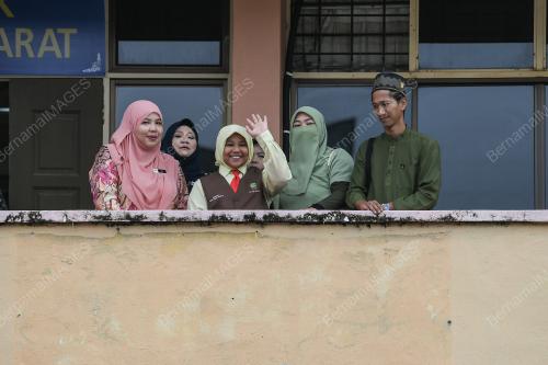 FADHLINA SIDEK