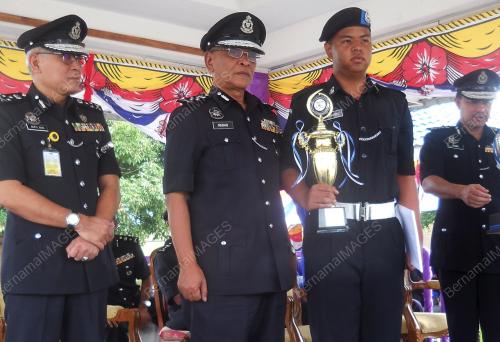 KD07_14082015_POLIS