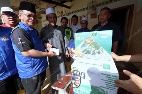 SENATOR MOHD NAIM MOKHTAR