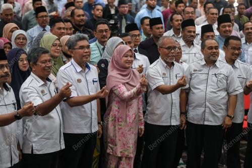 FADHLINA SIDEK