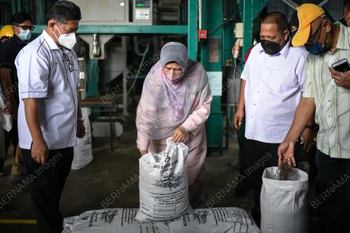KD07_16102021_MENTERI_KENAF_BN202110154422