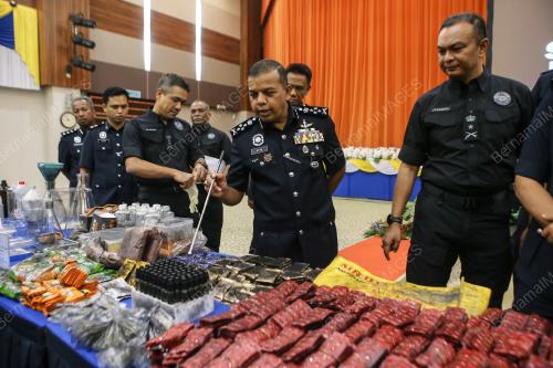 DATUK SERI AYOB KHAN MYDIN PITCHAY