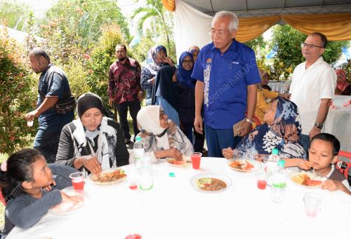 DATUK SERI MAHDZIR KHALID