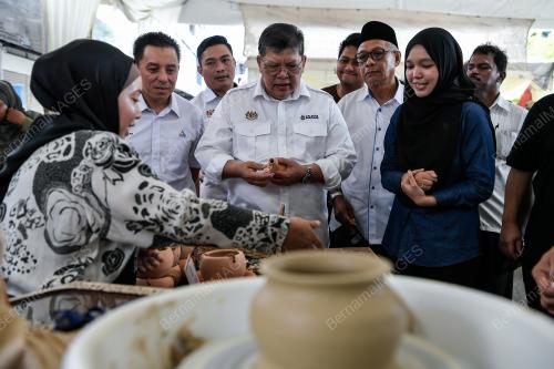 TAN SRI JOHARI ABDUL