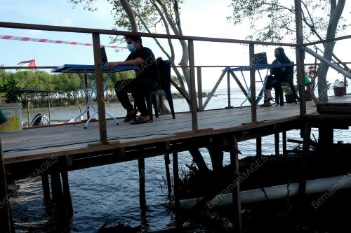 PELANTAR KAYU KUALA KANGKONG
