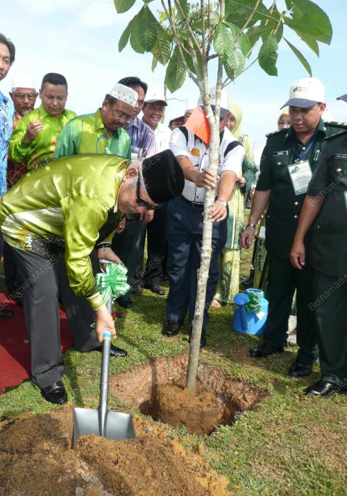 AZIZAN ABDUL RAZAK