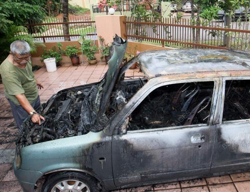KD07_22102014_KERETA_DIBAKAR