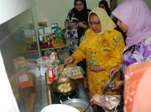 DR.ZALIHA HUSSIN