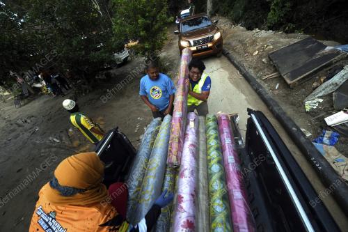 SUKARELAWAN BANJIR DI YAN