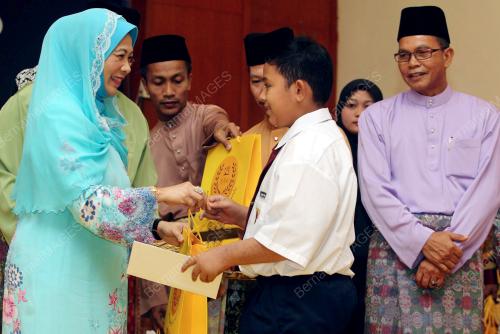 KD07_29072013_PERMAISURI_AGONG