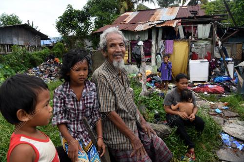KD07_30072018_WARGA_EMAS_DI_BANTU