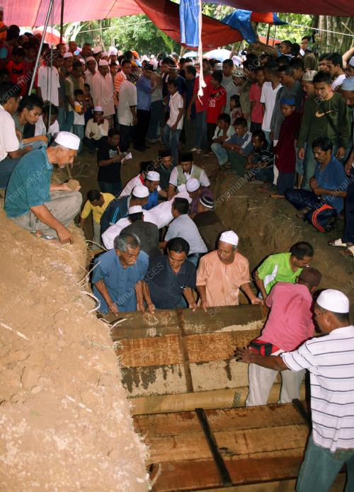 TUJUH JENAZAH DISEMADIKAN