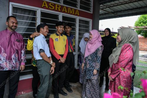 FADHLINA SIDEK