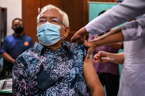 DATUK SERI MAHDZIR KHALID