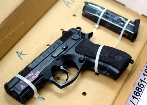 KD08_01082013_POLIS_PISTOL