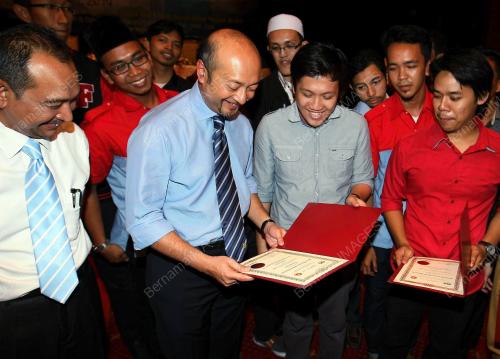 KD08_02042014_MUKHRIZ_SIJIL