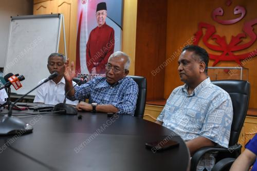 DATUK SERI MAHDZIR KHALID