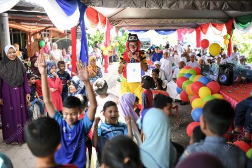 USAHAWAN PENGHIBUR PROFESIONAL
