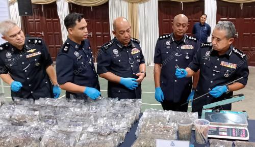 POLIS RAMPAS GANJA