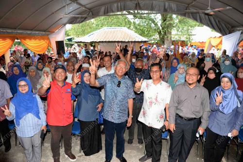 DATUK SERI MAHDZIR KHALID