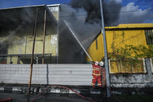 KEBAKARAN GUDANG
