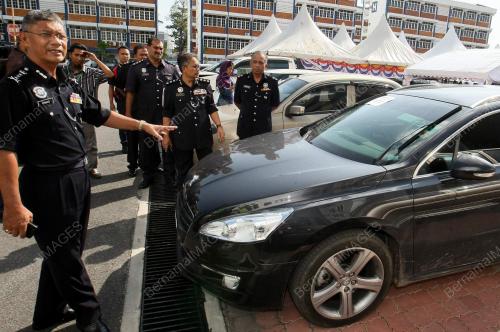 KD08_13012014_CURI_KERETA