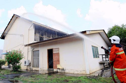 KD08_14042014_ASRAMA_TERBAKAR