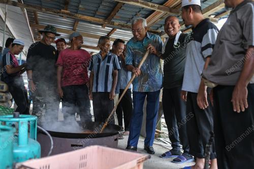 DATUK SERI MAHDZIR KHALID