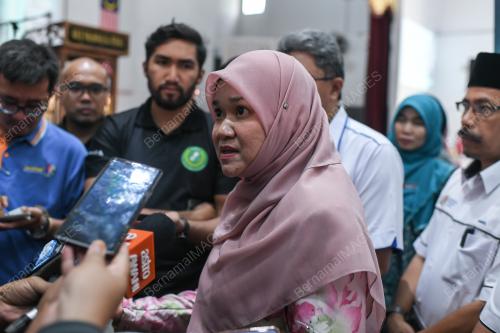 FADHLINA SIDEK