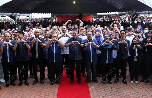 DATUK SERI SALAHUDDIN AYUB