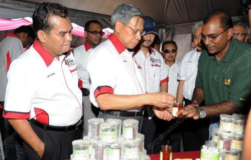 DATUK SERI MUSTAPA MOHAMED
