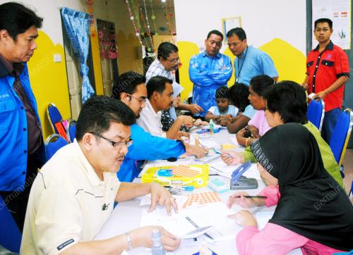 PENDUDUK TUNTUT GANTI RUGI