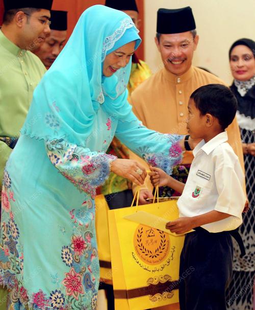 KD08_29072013_PERMAISURI_AGONG