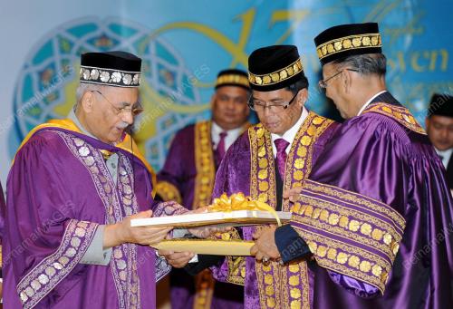 TUANKU ABDUL HALIM MU'ADZAM SHAH