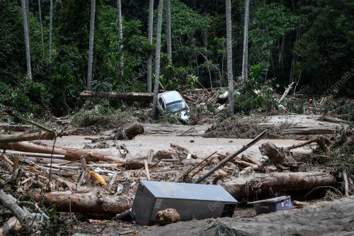KERETA DILANDA BANJIR_BALING
