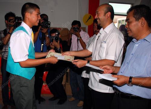 KD09_11012011_MUKHRIZ