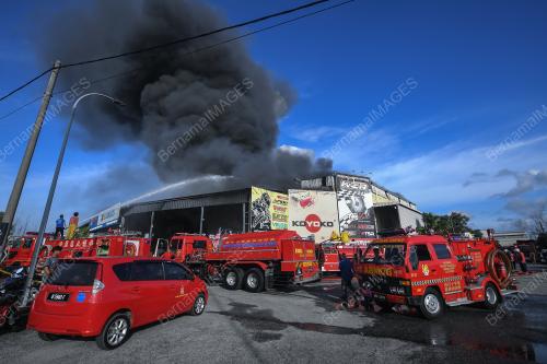 KEBAKARAN GUDANG