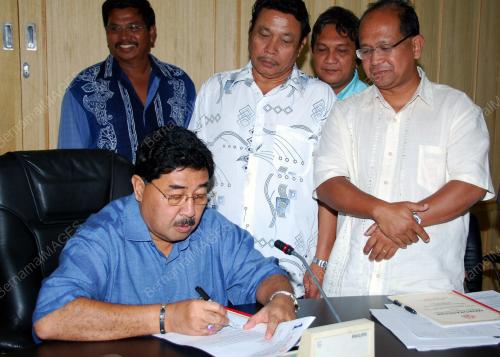 DATUK AHMAD BASHAH MD HANIPAH