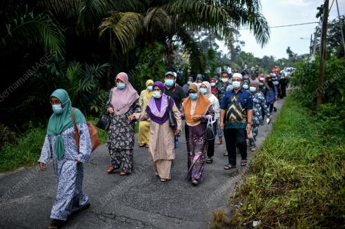 TUJUH SEKELUARGA KEMALANGAN MAUT
