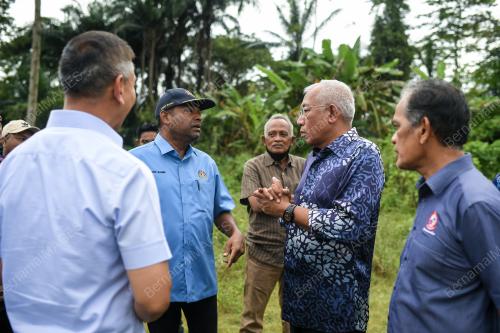 DATUK SERI MAHDZIR KHALID