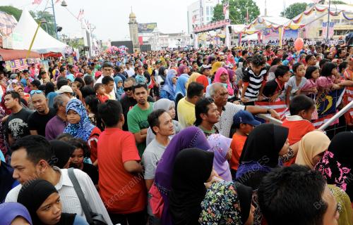 KD09_16082013_ORANG_RAMAI