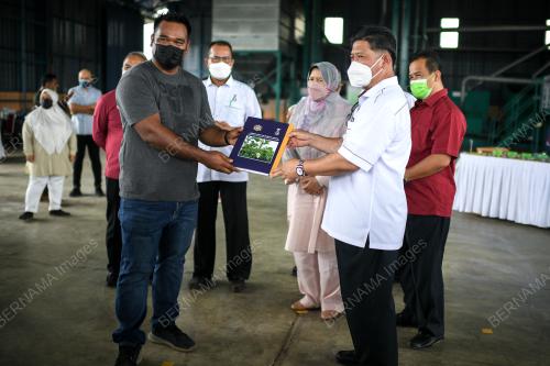 KD09_16102021_MENTERI_KENAF_BN202110154422