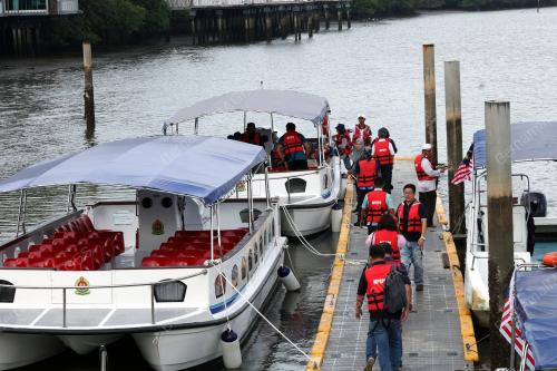 BOT CATAMARAN SUNGAI MERBOK